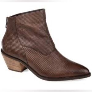 Journee Signature Womens Cassie Bootie 
 Size 6